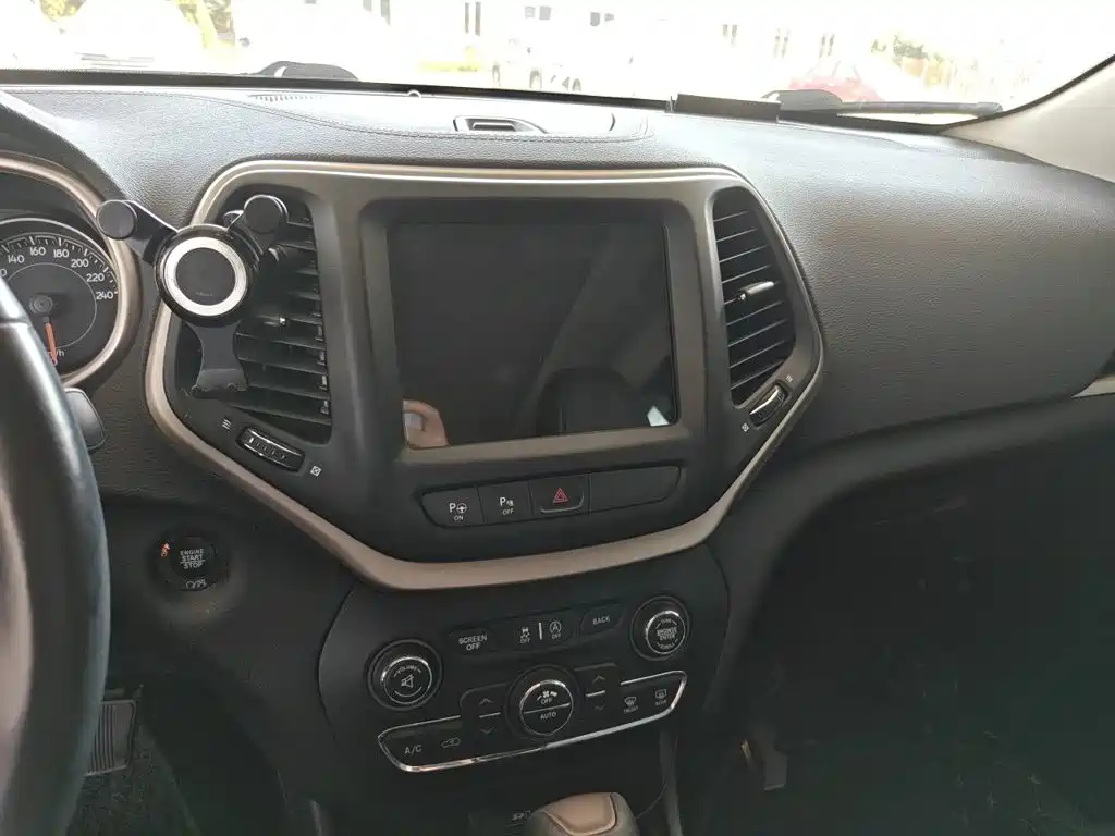 Jeep Cherokee — миниатюра 14