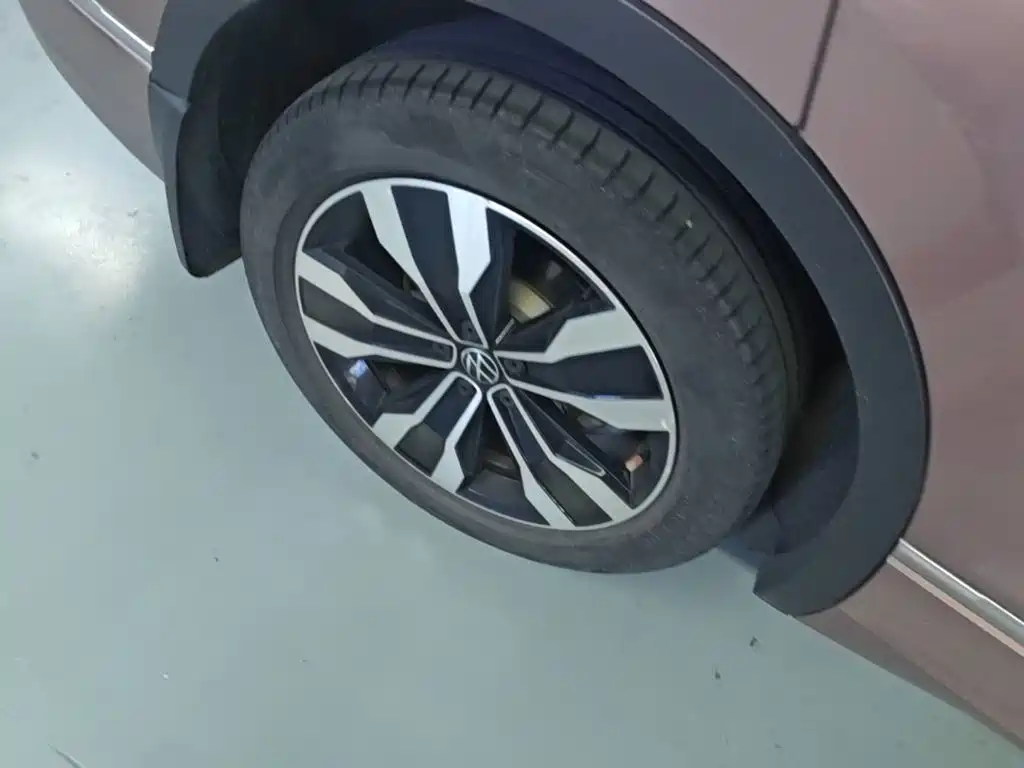 Volkswagen Tiguan L — миниатюра 22