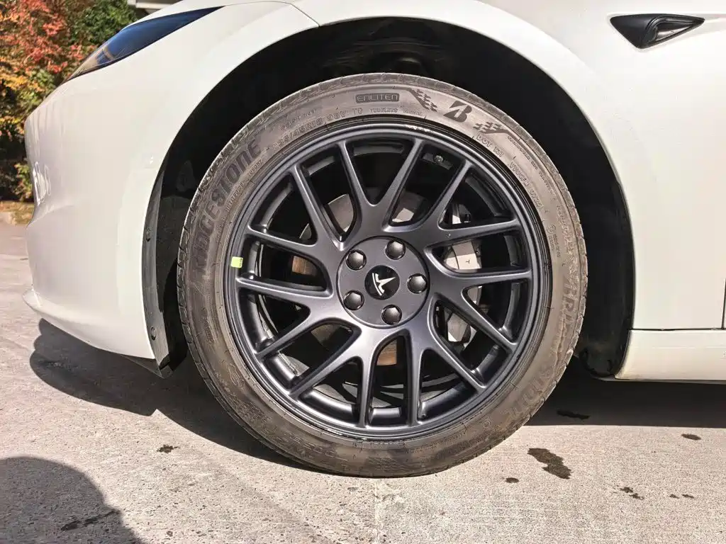 Tesla Model 3 — миниатюра 21