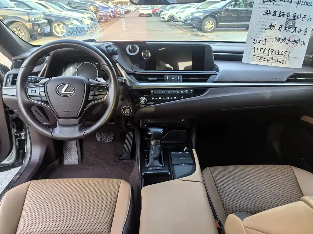 Lexus ES — миниатюра 12