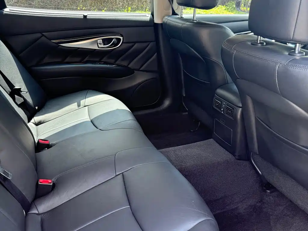 Infiniti Q70 — миниатюра 10