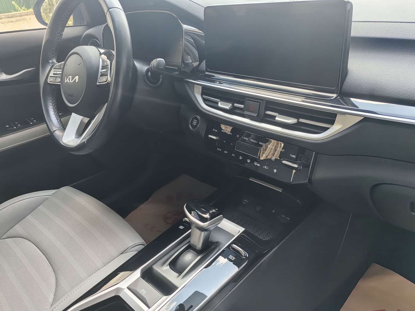Kia K3 1.5 л 2023 г. Белый, пробег 35000 км