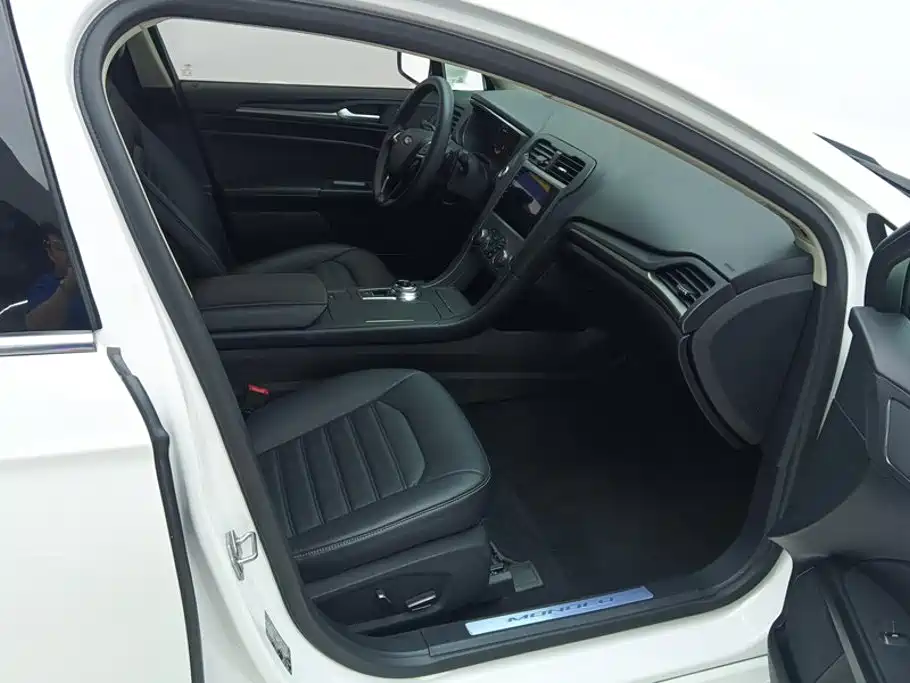 Ford Mondeo — миниатюра 8