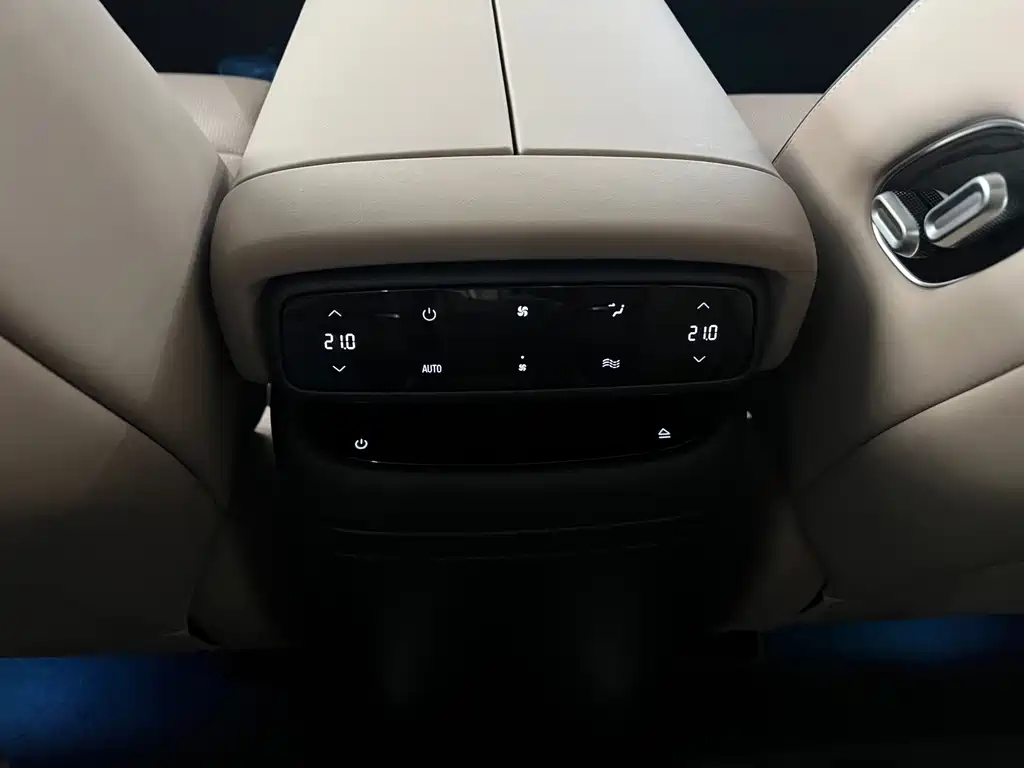 XPeng X9 — миниатюра 30