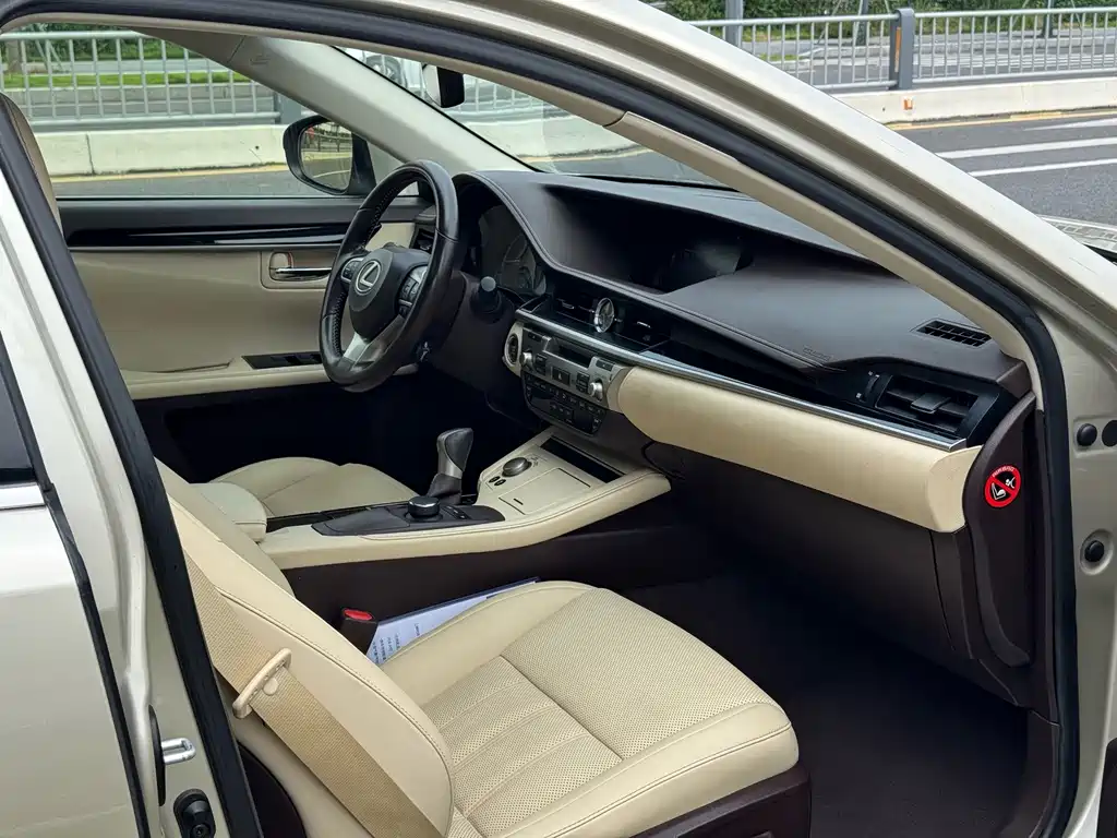 Lexus ES — миниатюра 13