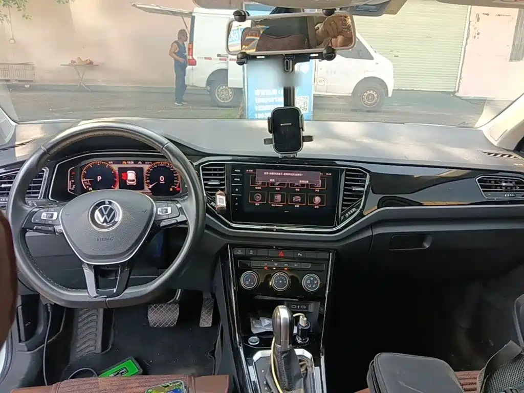 Volkswagen T-Roc — миниатюра 10