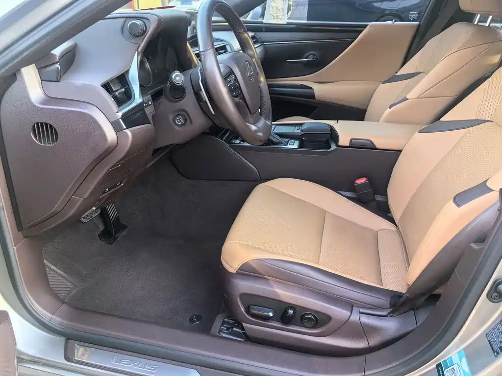 Lexus ES — миниатюра 10