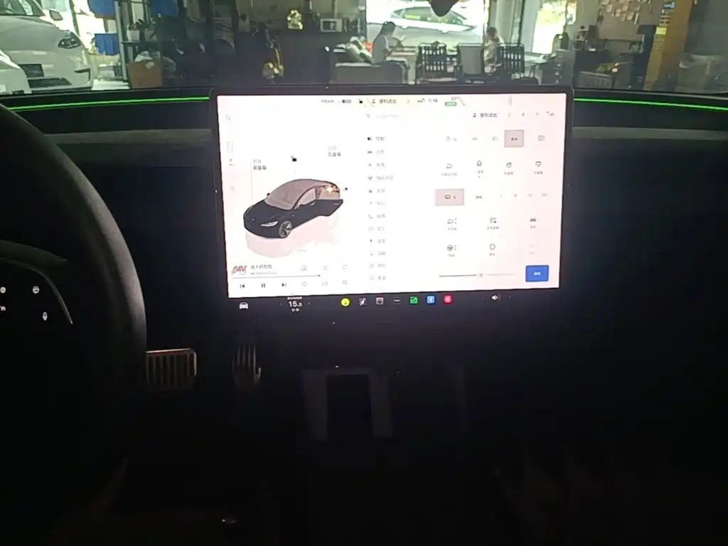 Tesla Model 3 — миниатюра 13