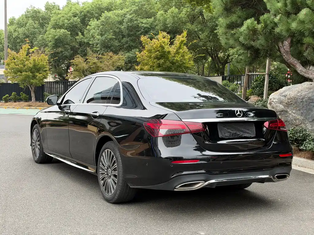 Mercedes-Benz E-Class — миниатюра 18