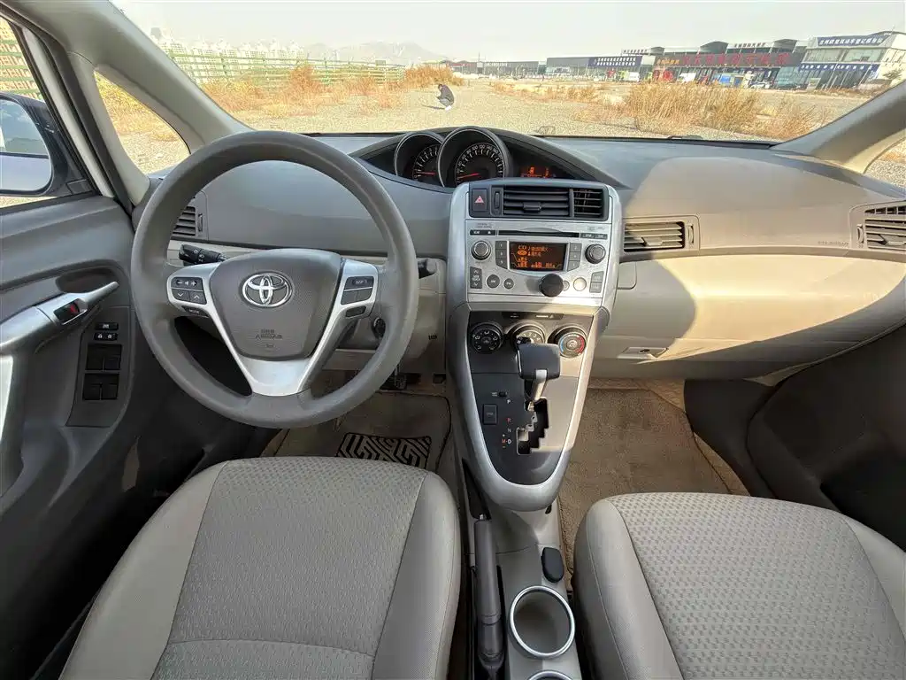 Toyota Verso — миниатюра 9