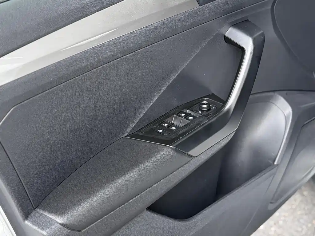 Volkswagen T-Roc 2018 230TSI DSG V