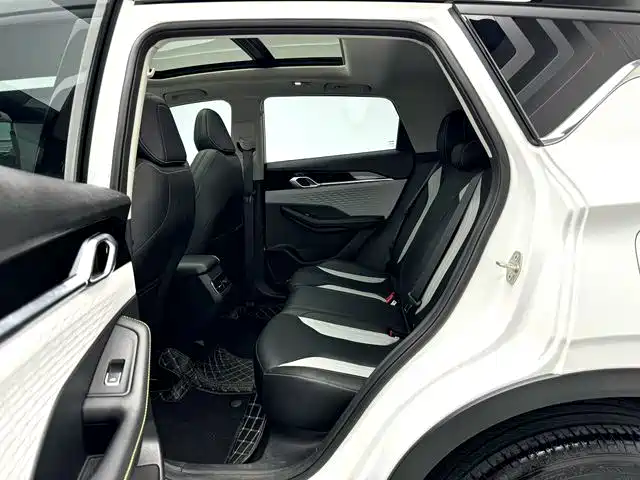 Geely Binyue — миниатюра 6