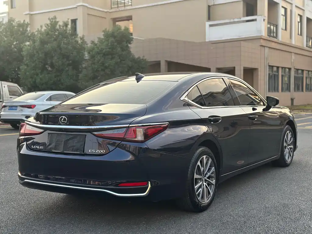 Lexus ES — миниатюра 6