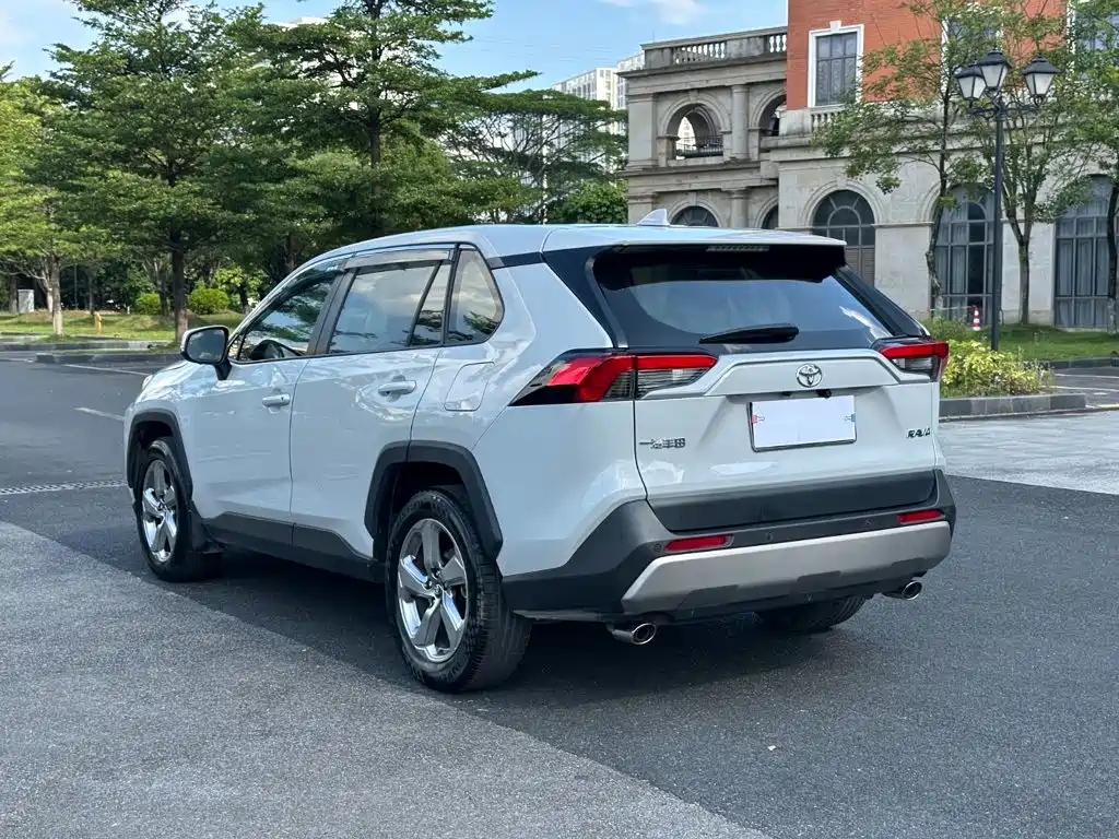 Toyota RAV4 — миниатюра 17