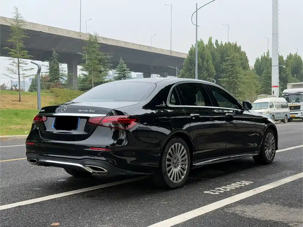 Mercedes-Benz E-Class — миниатюра 9