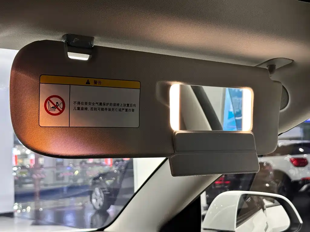 Tesla Model 3 — миниатюра 20