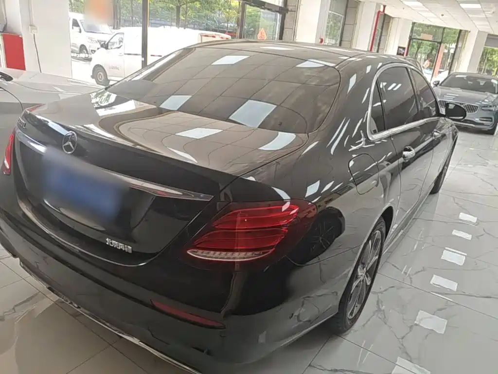 Mercedes-Benz E-Class — миниатюра 7