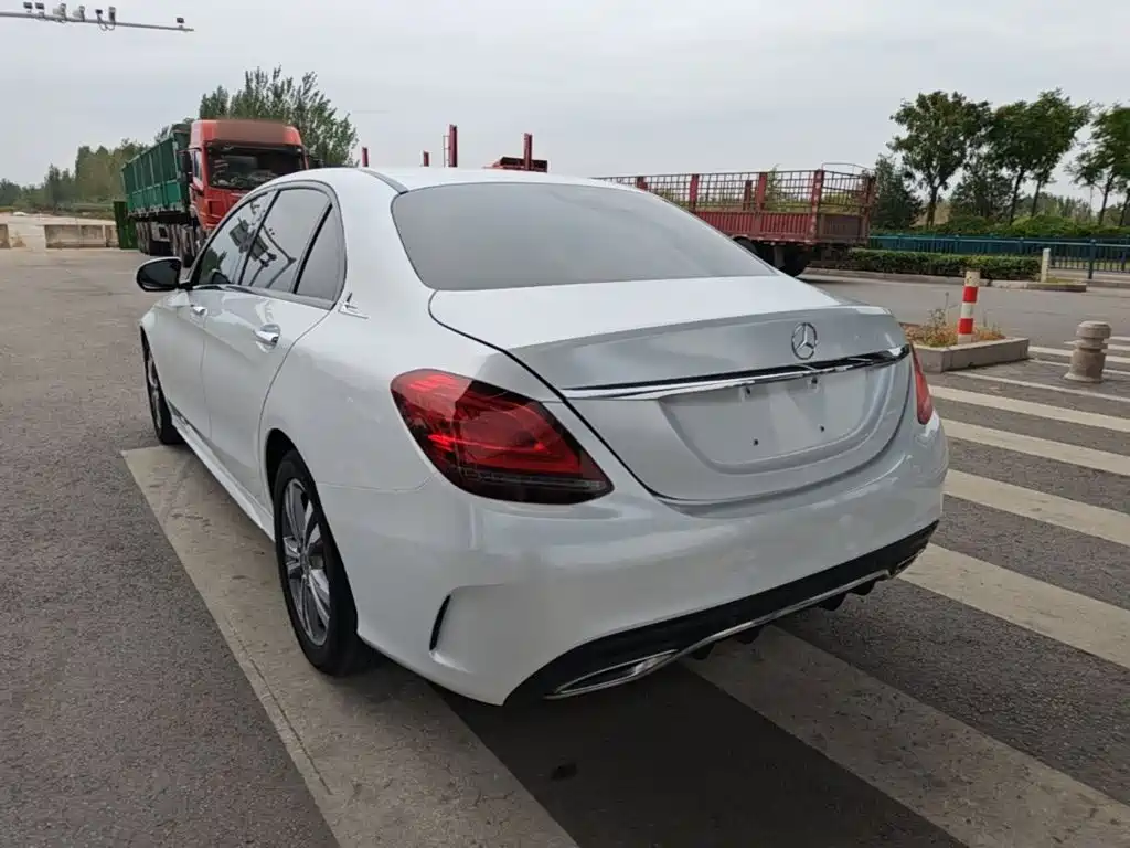 Mercedes-Benz C-Class — миниатюра 5