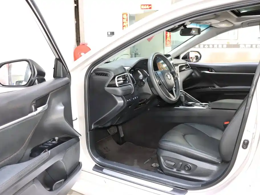 Toyota Camry — миниатюра 9