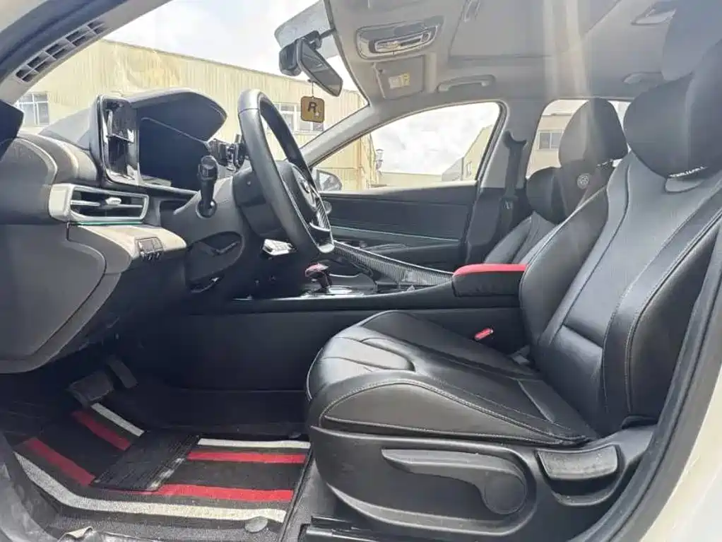 Hyundai Elantra - фото 4