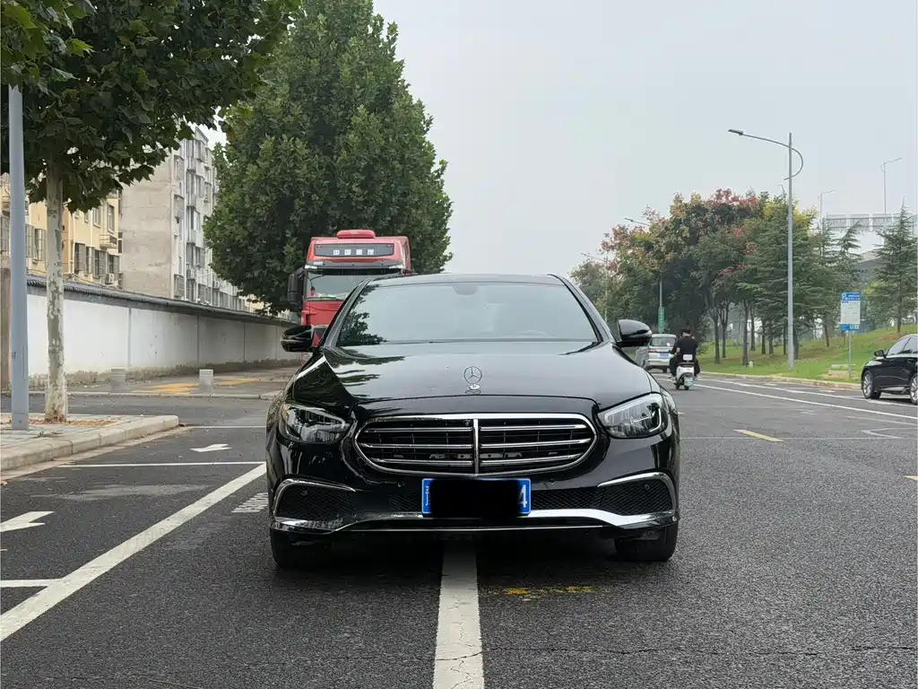Mercedes-Benz E-Class — миниатюра 2