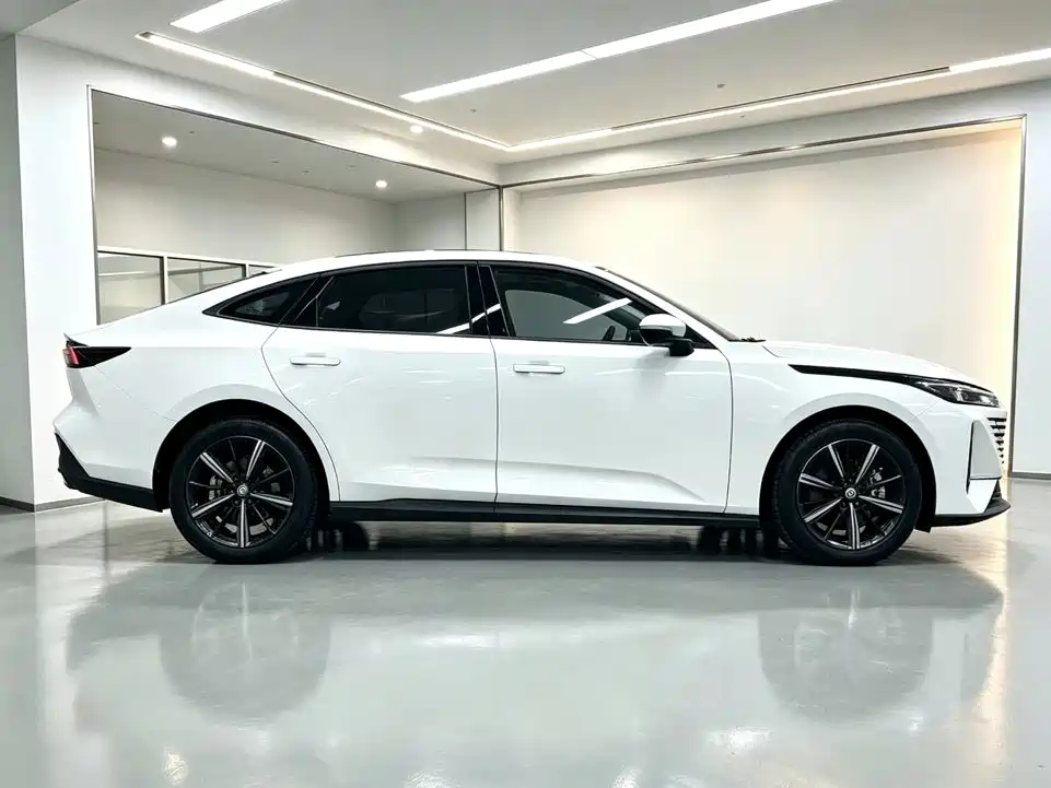 Changan Eado — миниатюра 2