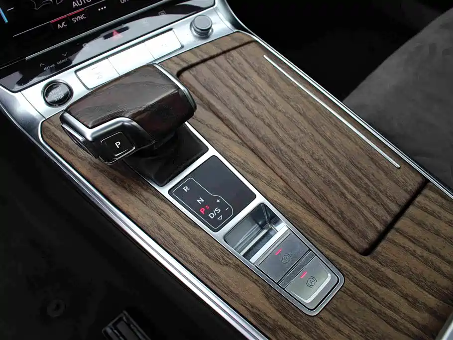 Audi A6L — миниатюра 10