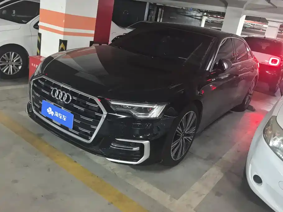 奥迪A6L 2025款 改款 45 TFSI 臻选动感型 2025