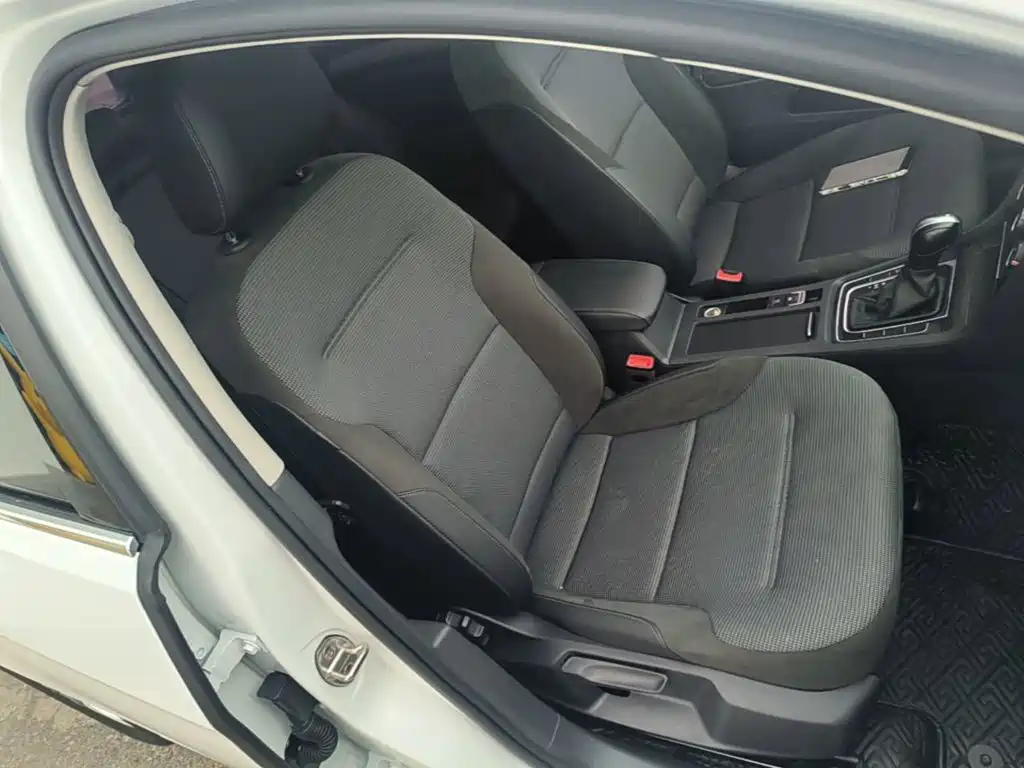 Volkswagen Golf — миниатюра 25