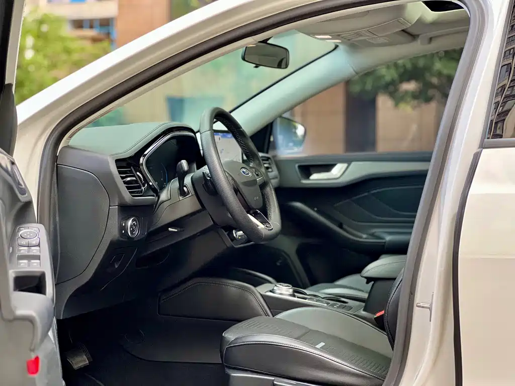 Ford Focus Active — миниатюра 4