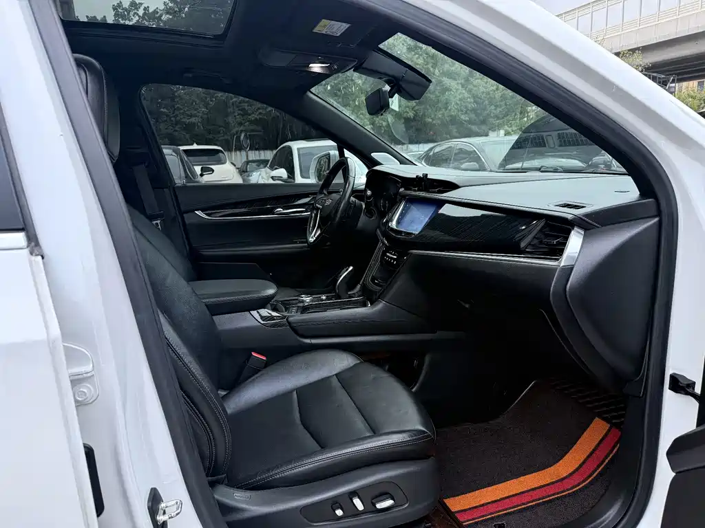 Cadillac XT6 — миниатюра 8