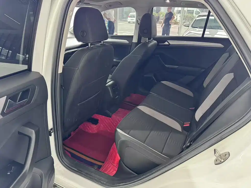 Volkswagen T-Roc — миниатюра 6