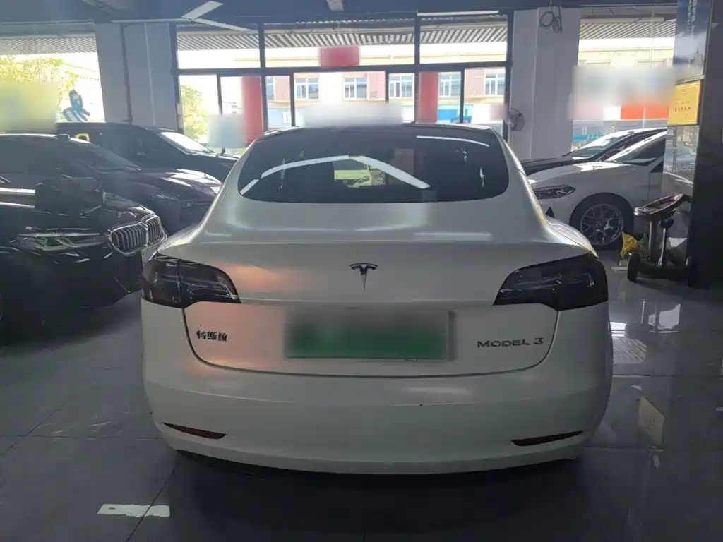 Tesla Model 3 — миниатюра 6