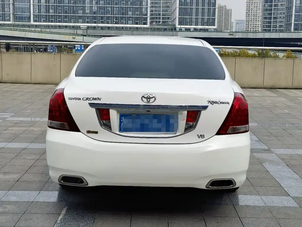 Toyota Crown — миниатюра 6
