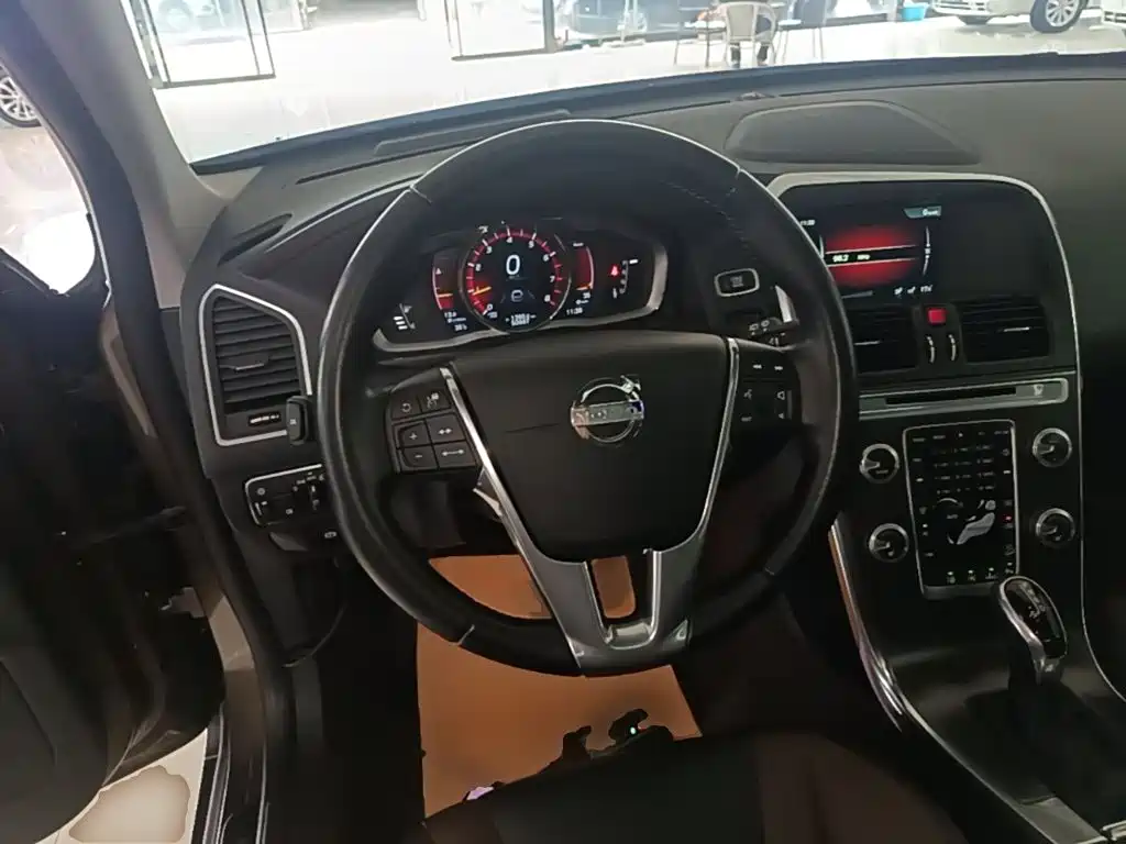 Volvo XC60 — миниатюра 11