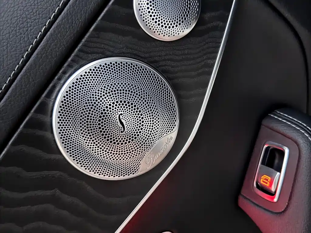 Mercedes-Benz C-Class — миниатюра 12