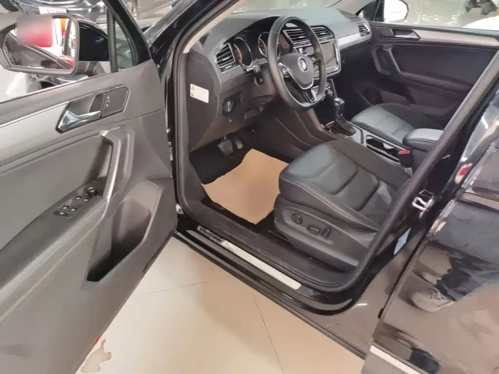 Volkswagen Tiguan L — миниатюра 16