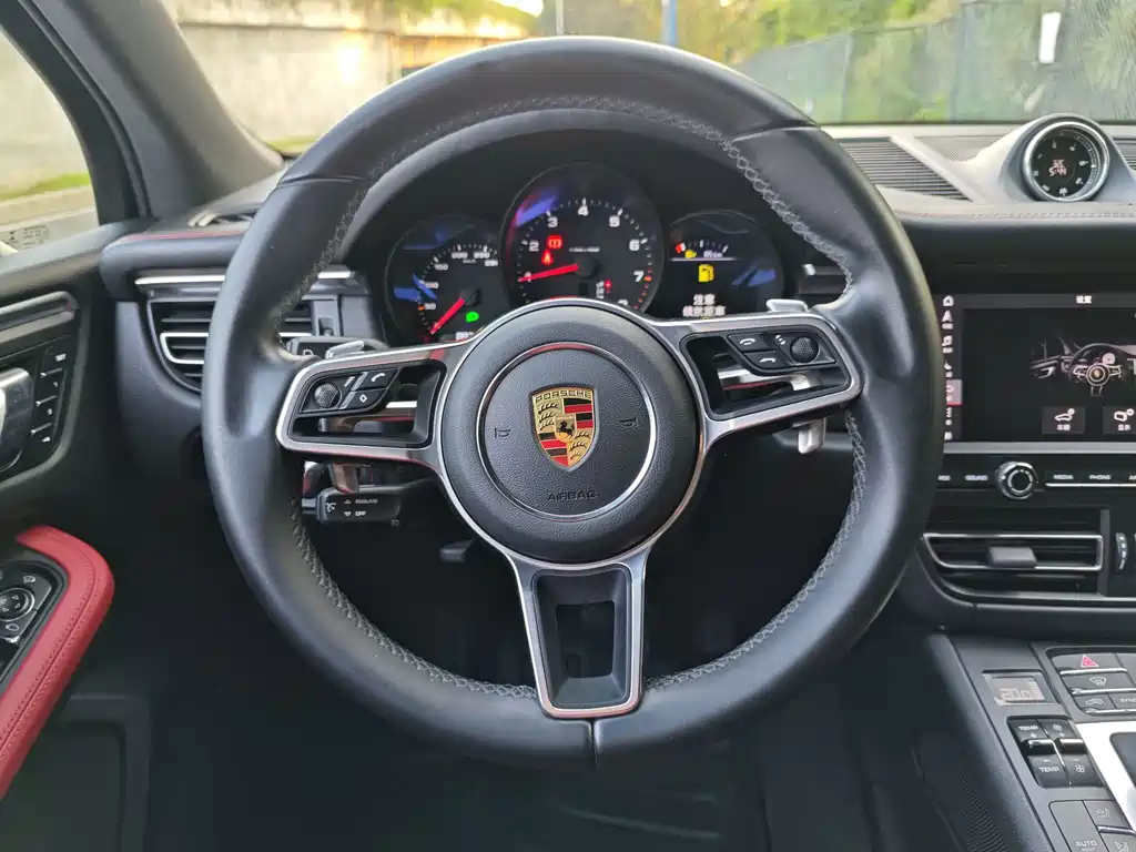Porsche Macan — миниатюра 11