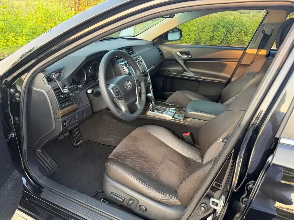 Toyota Reiz — миниатюра 5