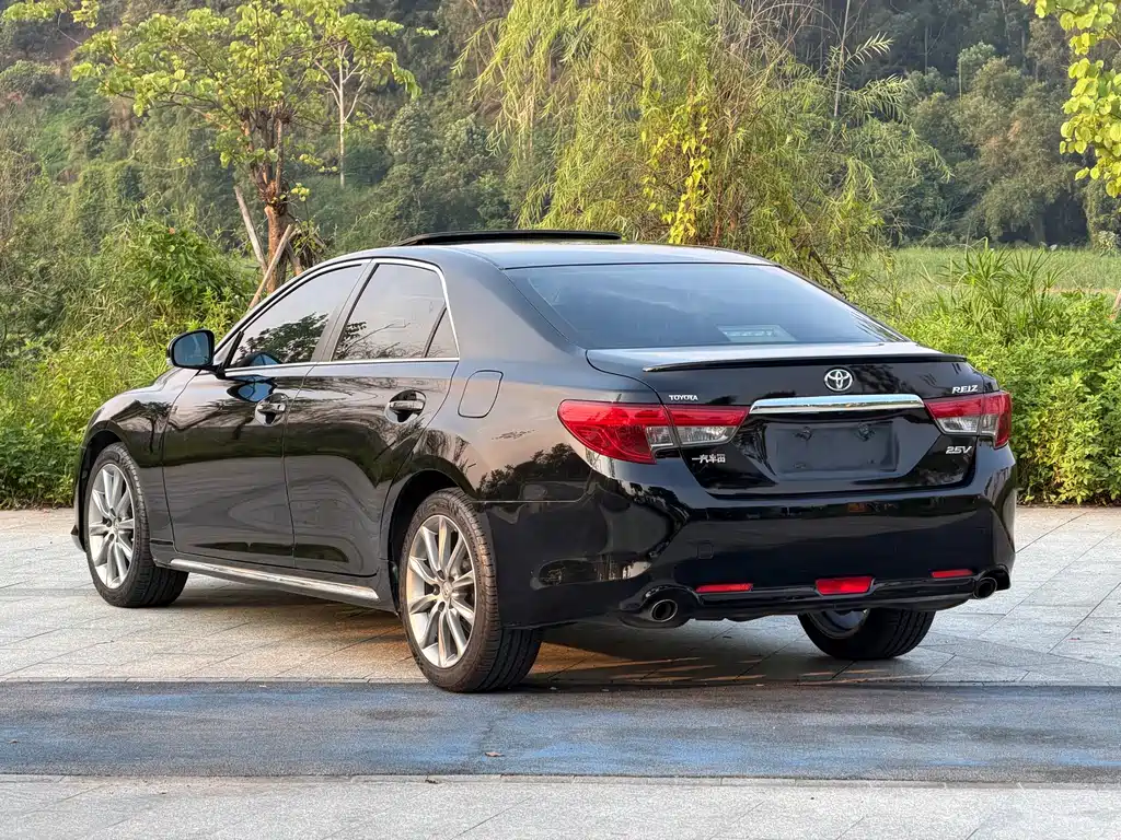 Toyota Reiz — миниатюра 9