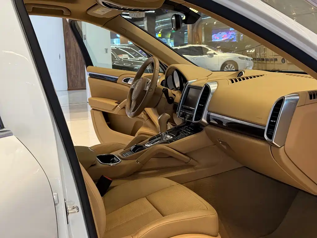 Porsche Cayenne — миниатюра 11