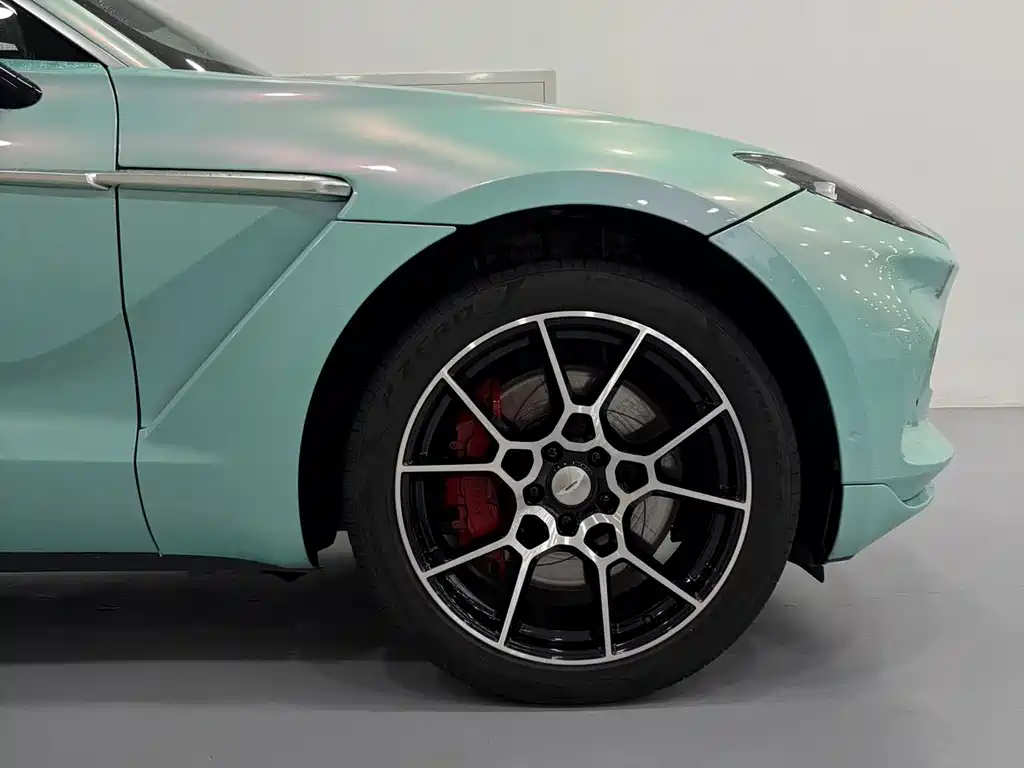Aston Martin DBX — миниатюра 4