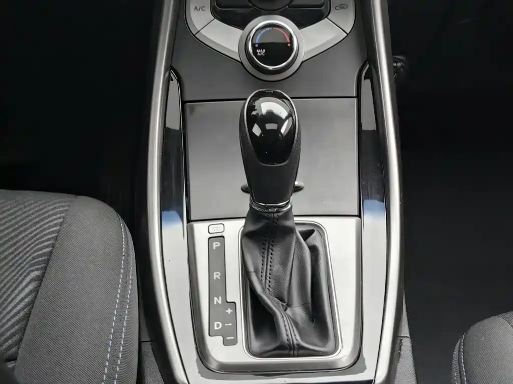 Hyundai Elantra Langdong — миниатюра 13