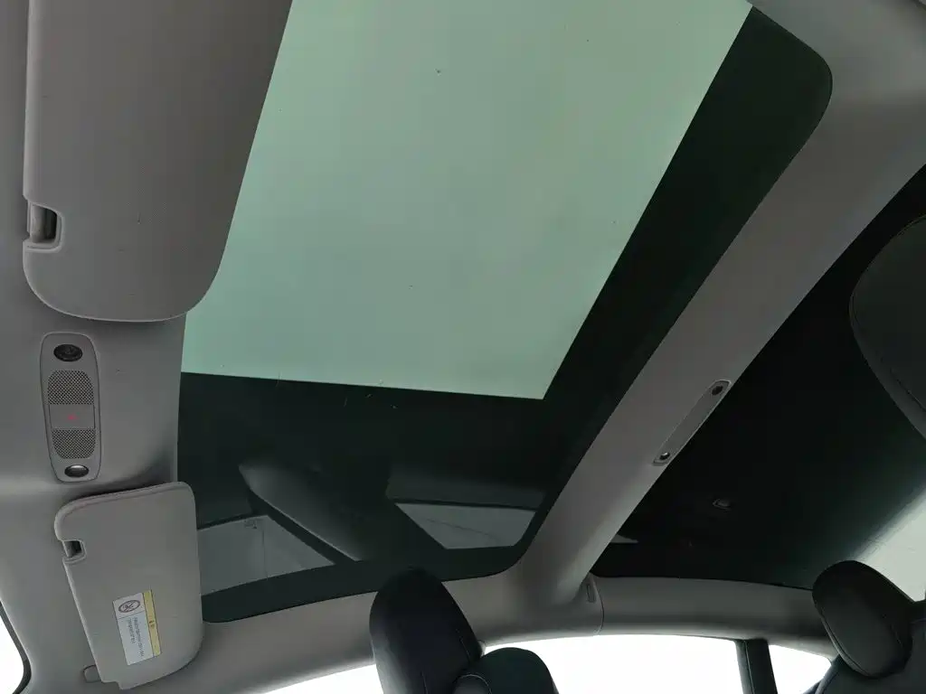 Tesla Model 3 — миниатюра 14