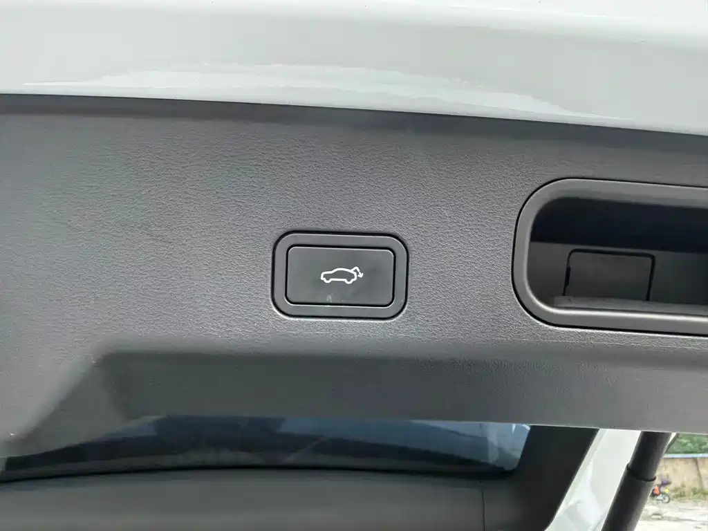 Geely Boyue L — миниатюра 12