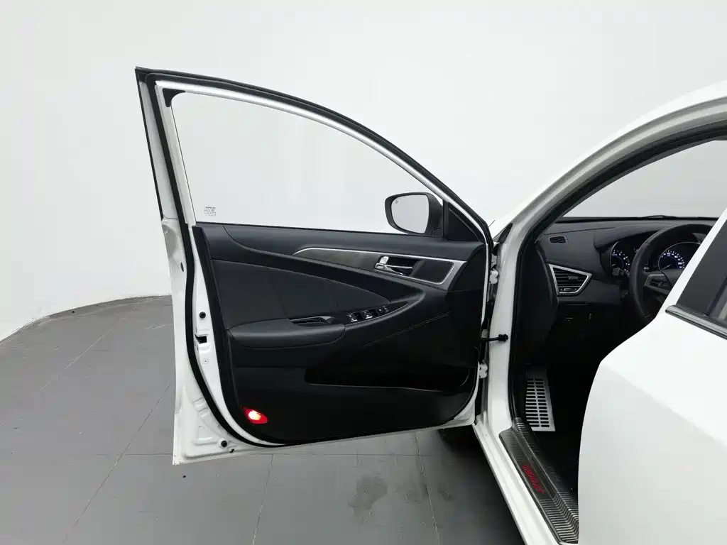 Changan Eado XT — миниатюра 8