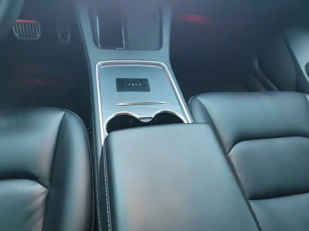 Tesla Model 3 — миниатюра 14