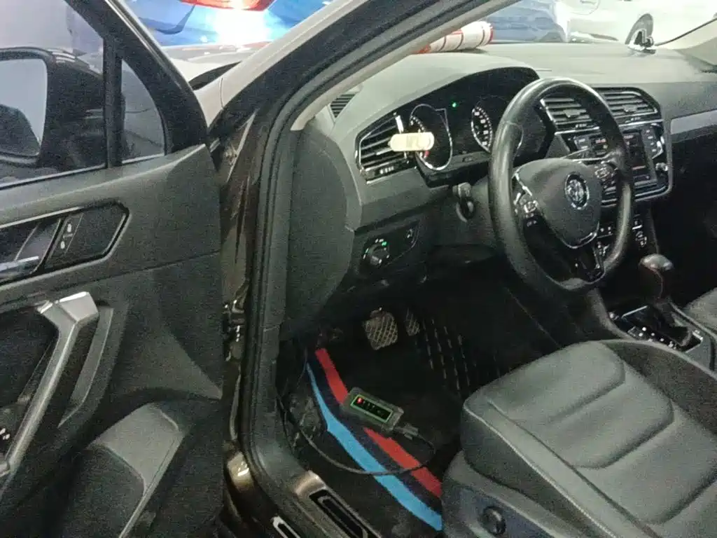 Volkswagen Tiguan L — миниатюра 16