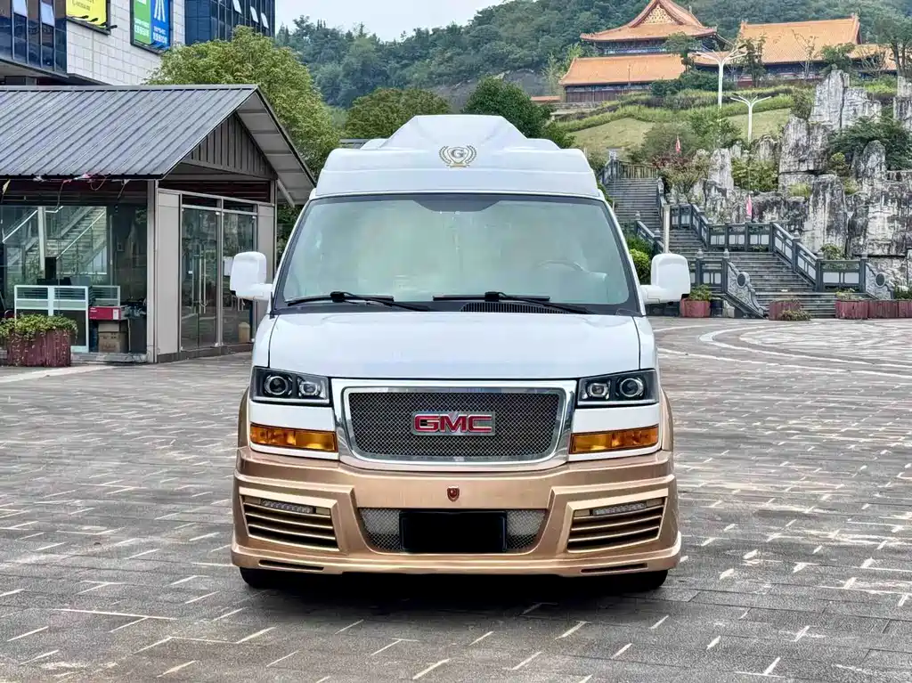 GMC Savana — миниатюра 4