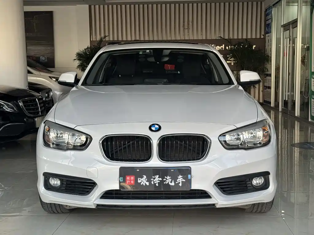 BMW 1 SERIES